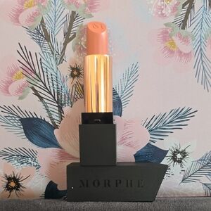 Morphe Mega Matte Lipstick in "Kissy Face"